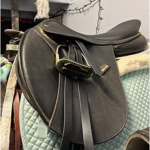 Wintec English saddle